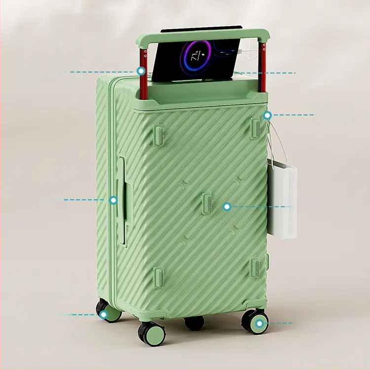 PC-materjalist kohver rattidega, kaal 3 kg, tõmbluku avamine, USB laadimispesa