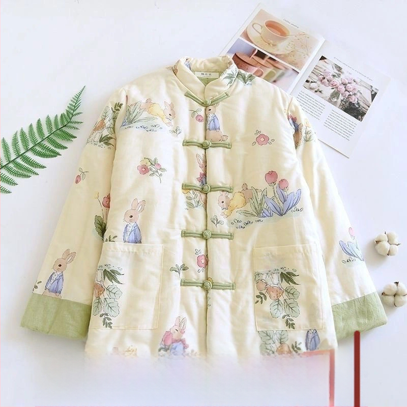 Zīda-pamūta jaka ar ģeometrisku rakstu, apaļš kakls, garas piedurknes, bieza auduma, vienrindu pogu aizdare