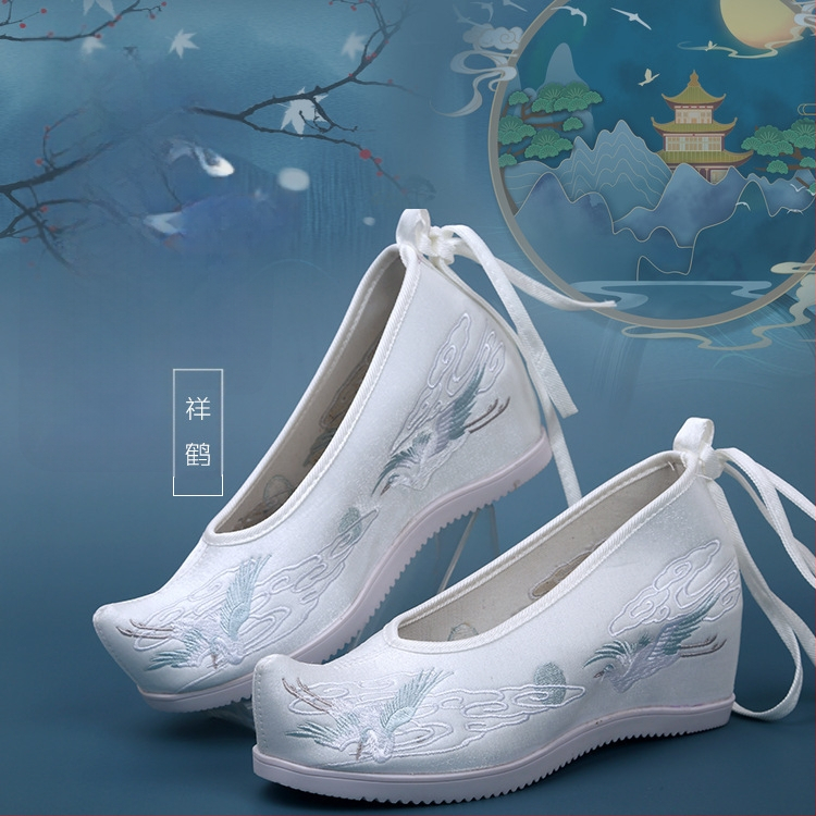 Hanfu moterų batai, vidinis aukštėjimas, Ming stilius, senovinis išsiuvinėtų gėlių audinys, viršus mikropluoštas, smaigus pirštas, aukštas viršus, kulnas 6–8 cm