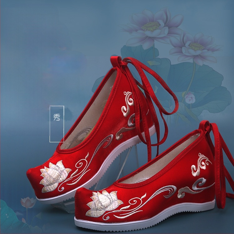 Hanfu moterų batai, vidinis aukštėjimas, Ming stilius, senovinis išsiuvinėtų gėlių audinys, viršus mikropluoštas, smaigus pirštas, aukštas viršus, kulnas 6–8 cm
