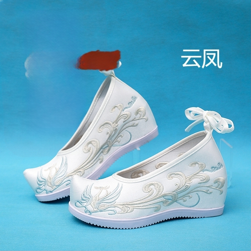 Hanfu moterų batai, vidinis aukštėjimas, Ming stilius, senovinis išsiuvinėtų gėlių audinys, viršus mikropluoštas, smaigus pirštas, aukštas viršus, kulnas 6–8 cm