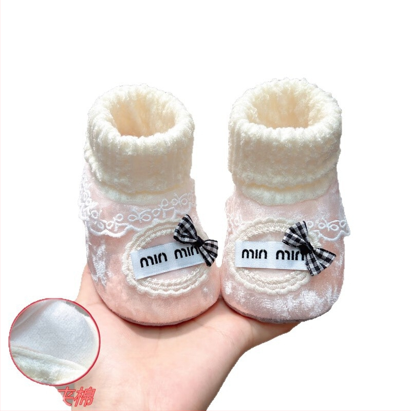 Kūdikio kojinių bateliai, 6–12 mėnesių, minkšta neslidžia padas, fleece įdaila, veliūro viršus, animacinis motyvas mergaitėms, žiemai pavasariui rudeniui
