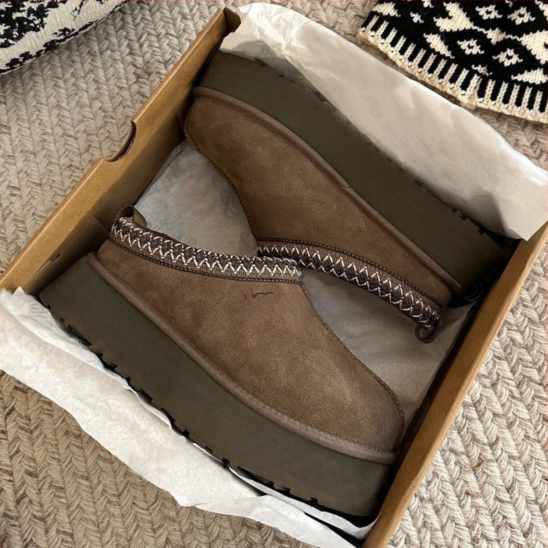 Sieviešu ziemas zābaki etniskā stilā ar bieza zole, ārpuse no vairāku materiālu, iekšpuse: liellopu velūrs, odere: mākslīgā kažokāda