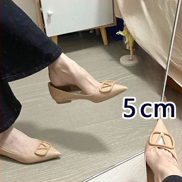 Naiste lameda ninaga kingad, PU ülaosa, madal kont (<3 cm), kummist talp, keskmine vamp avanemine