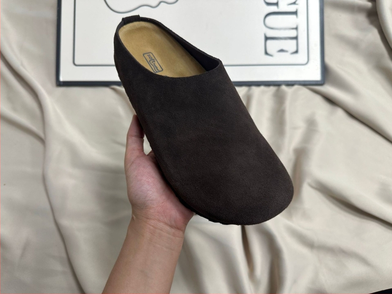 Baotou ādas slip-on kurpes, EVA zole, vienkāršs aizvērums ar vienu klikšķi, iekšējais Cortex, plakana zole