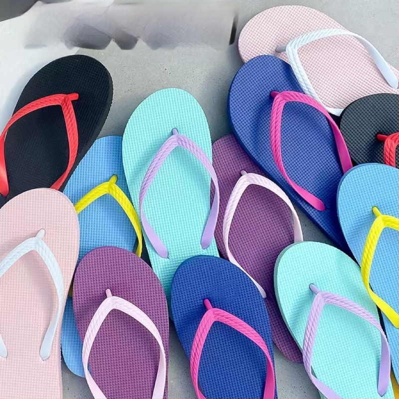 Flip‑flopi ar PVC augšējo daļu, gumijas putas zole, injekcijas veidota zole, zoles biezums 0–3 cm, aizvērums ar pirkstiem