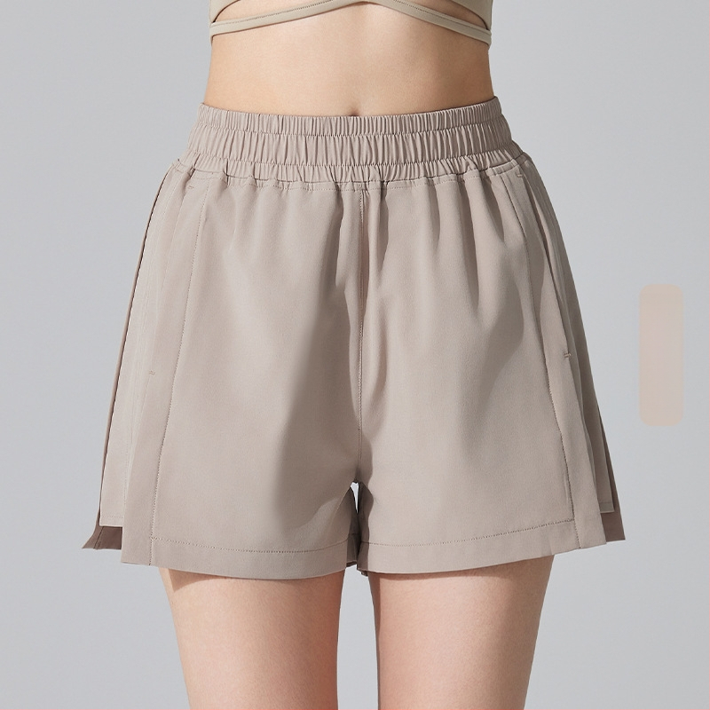 Moterų sportinės šortai, greitai džiūstantys ir kvėpuojantys, sintetinių pluoštų mišinys, 90% poliesteris / 10% elastanas, vasara 2024