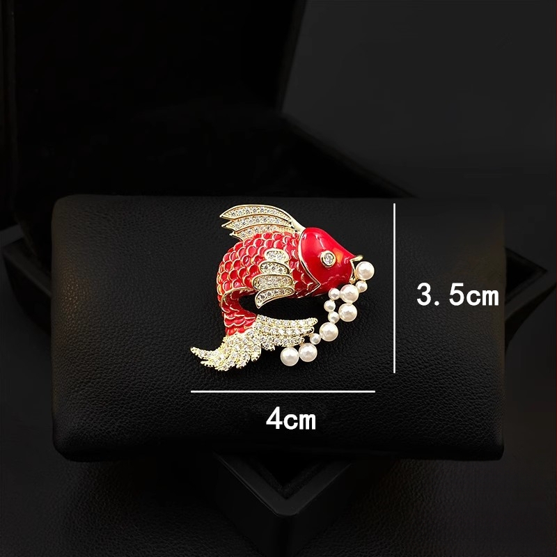 Koi broš ar pērlēm, no cinka sakausējuma, elektroplēšana, dekoratīvs dizains