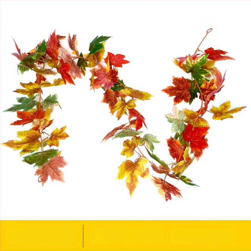 Simulēta liana ar kļavas lapām, zīda ziediem, rotang konstrukcija, OPP iepakojums, daļēji automatizēta un daļēji manuāla ražošana