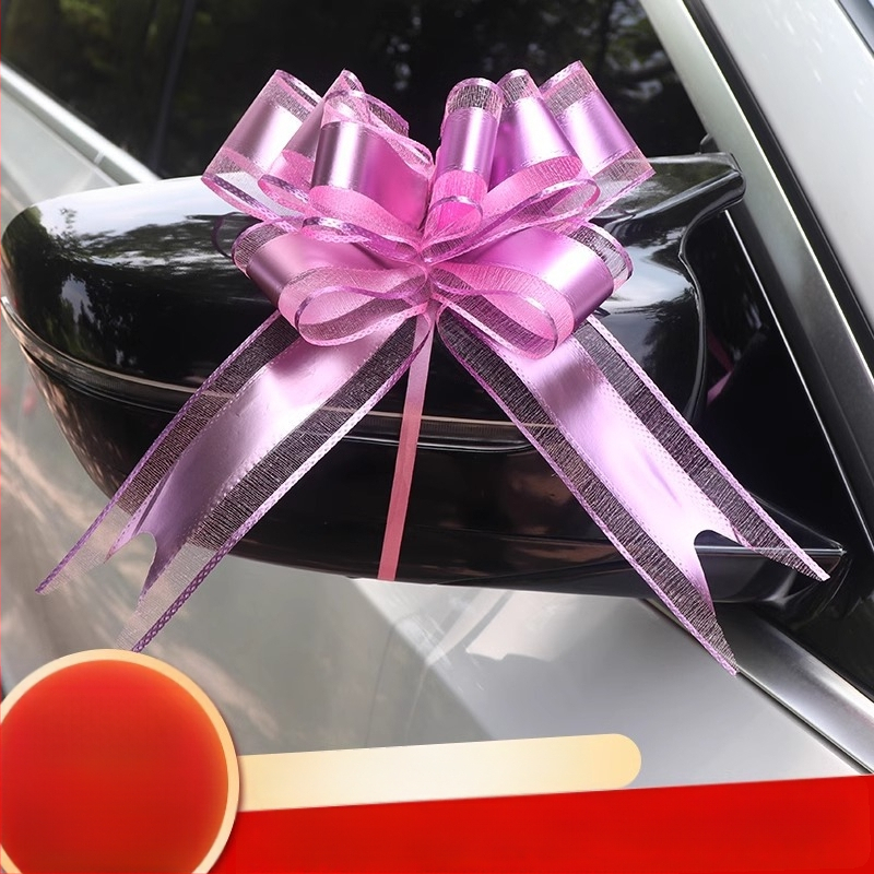 Vestuvių automobilių dekoras — Didelė juostelė ant durų rankenų, juostelė ir traukiama gėlė (Medžiaga: plastikas; Tinka: Vestuvės; Kategorija: Vietos dekoravimo rekvizitas)