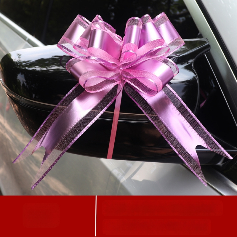 Vestuvių automobilių dekoras — Didelė juostelė ant durų rankenų, juostelė ir traukiama gėlė (Medžiaga: plastikas; Tinka: Vestuvės; Kategorija: Vietos dekoravimo rekvizitas)