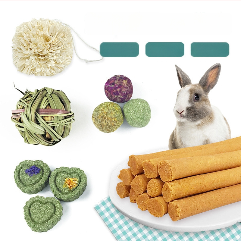 Sausa pašaro mažiems gyvūnams: triušiams, hamsters, žiurkėnams ir činčiloms; sudėtis: morkų/žolė tortas; pakuotė 80 vnt.; svoris apie 200 g