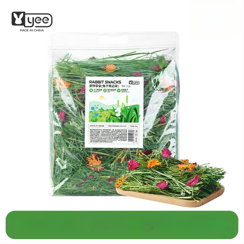 Yee triušių šienas — 12 rūšių: timotijų žolė, liucerna, avižos, mėtos, cikorijos žolė; džiovintas pašaras naminiams gyvūnams, 500 g, 1 pakuotė