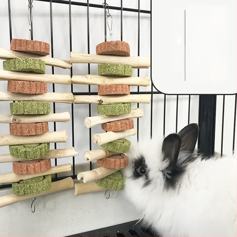 Sauso maistą — kramtomos žaisliukas su saldumais bambuko lazdelėmis mažiems gyvūnėliams; Tipas: Sausas maistas; Taikymo lygis: Visuotinis; Prekės ženklas: Carrot valley; Produkto kategorija: Naminių gyvūnėlių maistas