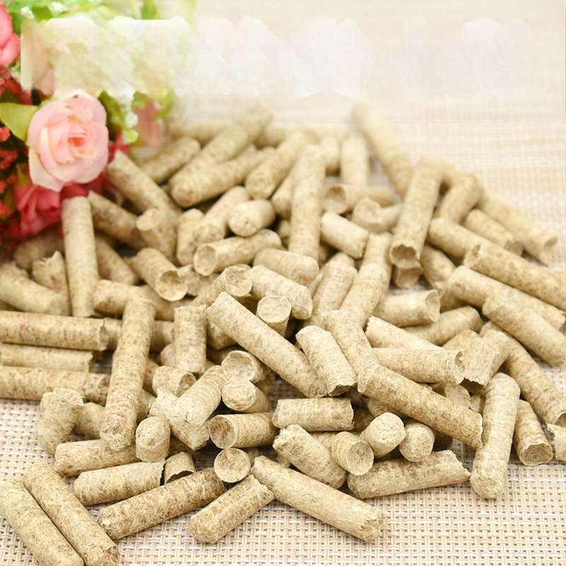 Priežu koka granulas ar aktīvo ogli, dezodorējošs un mitrumu uzsūcošs, vairumtirdzniecības iepakojumā