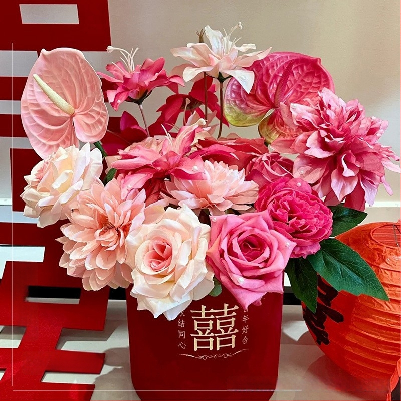 Vestuvinės patalpų fono rekvizitas – romantiška nuotaika, kaspinų dekoracijos, plastmasės medžiaga, tinkama vestuvėms