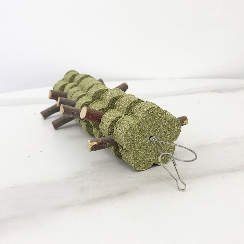 Džiovintas maistas triušiams ir hamstersiams — kramyklių lazdelės su Timotija žole ir obuolių šakelėmis, Carrot Valley