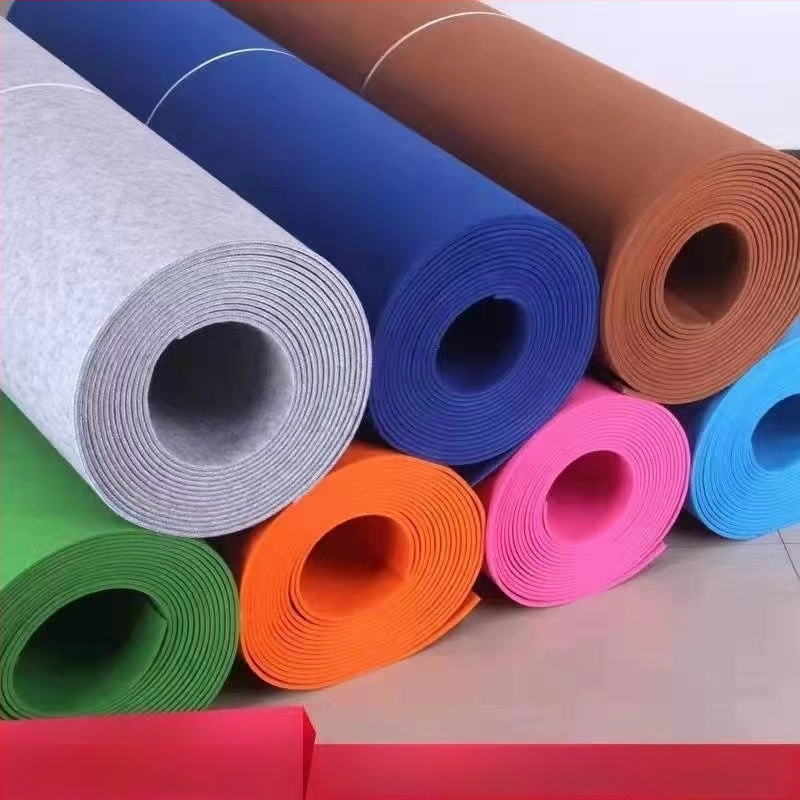 Klijinis galinis filco audinys, poliesteris, 200 g/m2, kardotas neveli filcas