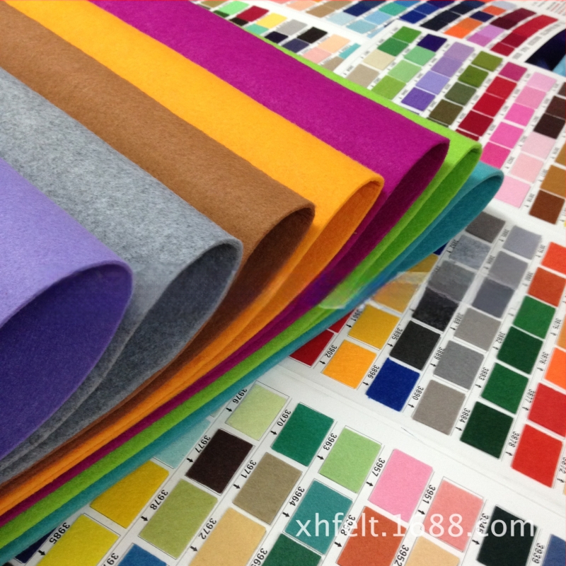 Nepluoštinis audinys, 1 mm storio, 170 g/m², 100% PET, skirta krepšiams ir DIY projektiems