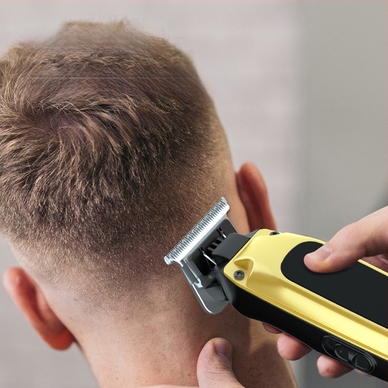 Elektrinis plaukų kirpimo prietaisas su integruota baterija 1200–2000mAh, USB įkrovimas, nerūdijančio plieno peiliukai, veikimo laikas 1–3 valandos, nuimama ir plaunama peilio galvutė