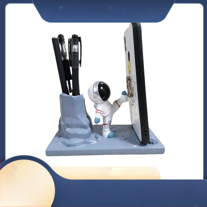 Astronaudi telefonihoidja ja pliiatsihoidik – ümmargune lauaorganisaator sünteetilisest vaigust