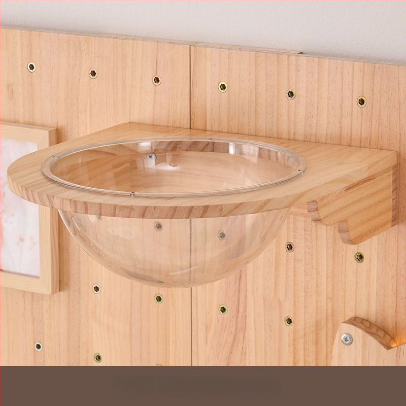 Koka sienas kaķu kāpņu rāmis ar integrētu guļvietu un plauktu, vienkāršs stils, bez urbuma