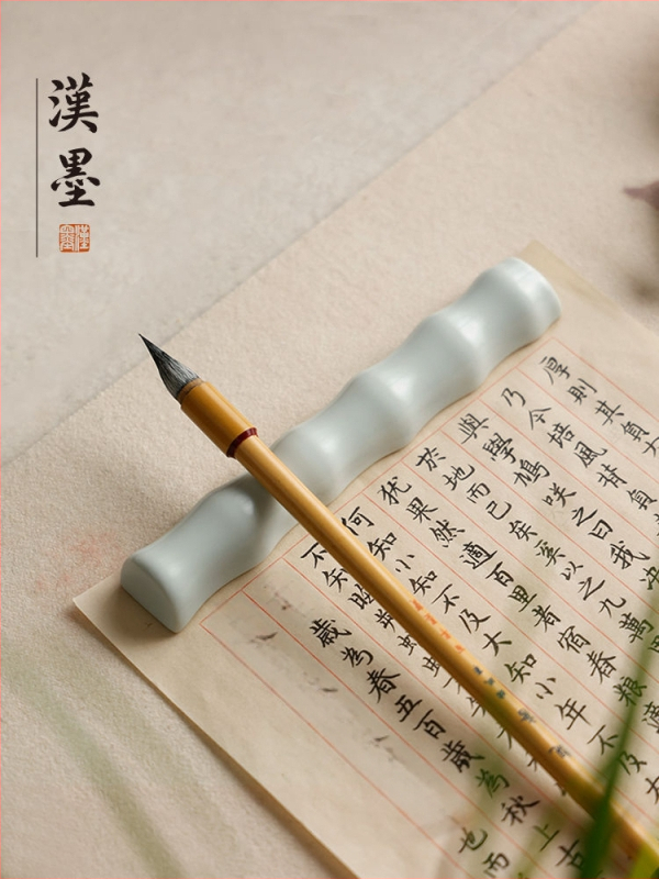 Keramikas pildspalvas un otu turētājs ar bambusa locījuma dizainu kaligrāfijai un gleznošanai