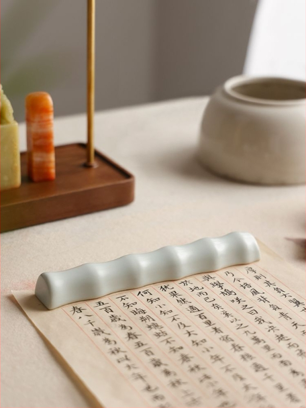 Keramikas pildspalvas un otu turētājs ar bambusa locījuma dizainu kaligrāfijai un gleznošanai