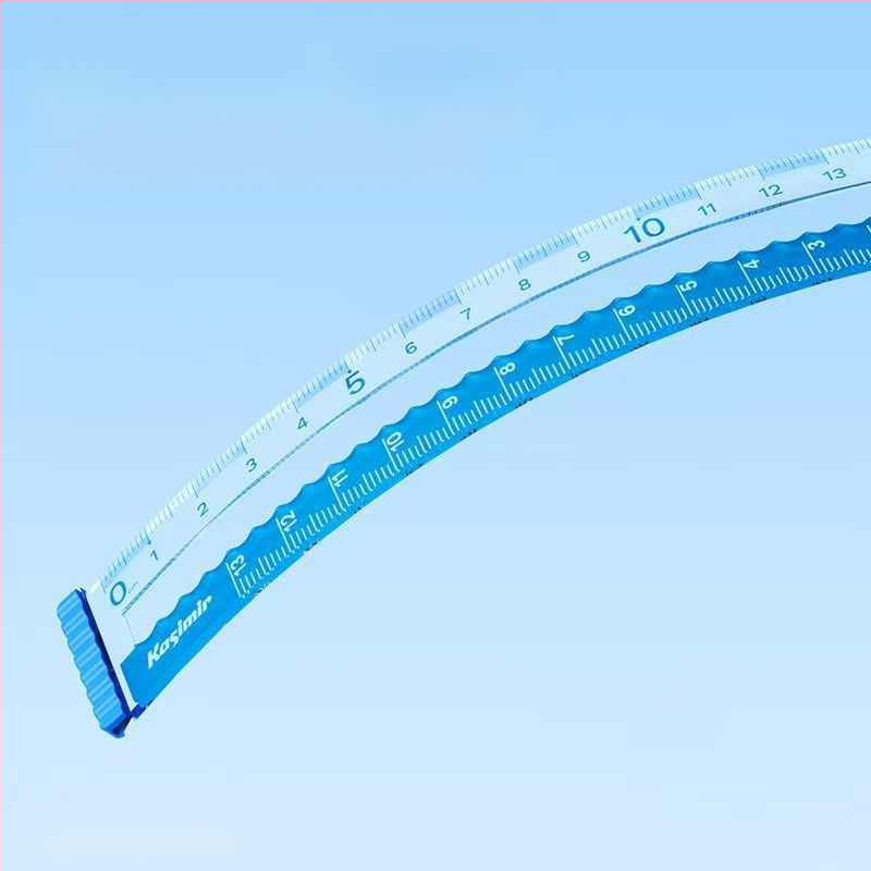 Lineāls 985, plastmasas, izturīgs pret nolietojumu, caurspīdīgs ar lielām atzīmēm studentu ģeometrijas zīmējumiem