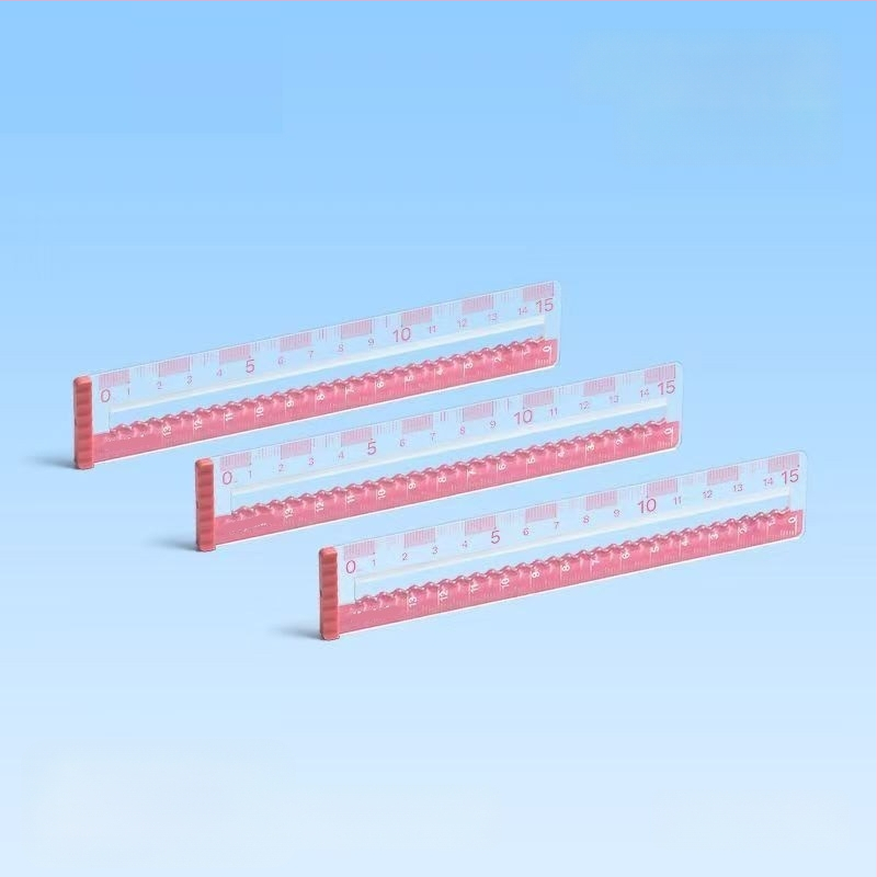 Lineāls 985, plastmasas, izturīgs pret nolietojumu, caurspīdīgs ar lielām atzīmēm studentu ģeometrijas zīmējumiem