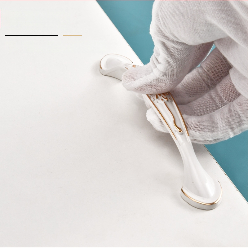 Spintelės rankena – šiuolaikiškas minimalistinis stilius, cinko lydinys, baro formos, paslėptas montavimas, modeliai 919/912/2026/2010