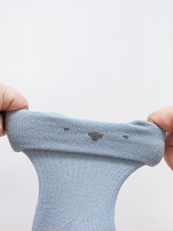 Beebide sokid kammitud puuvillast; hingavad, imavad higi; keskmise pikkusega toru; kolm paari pakendis