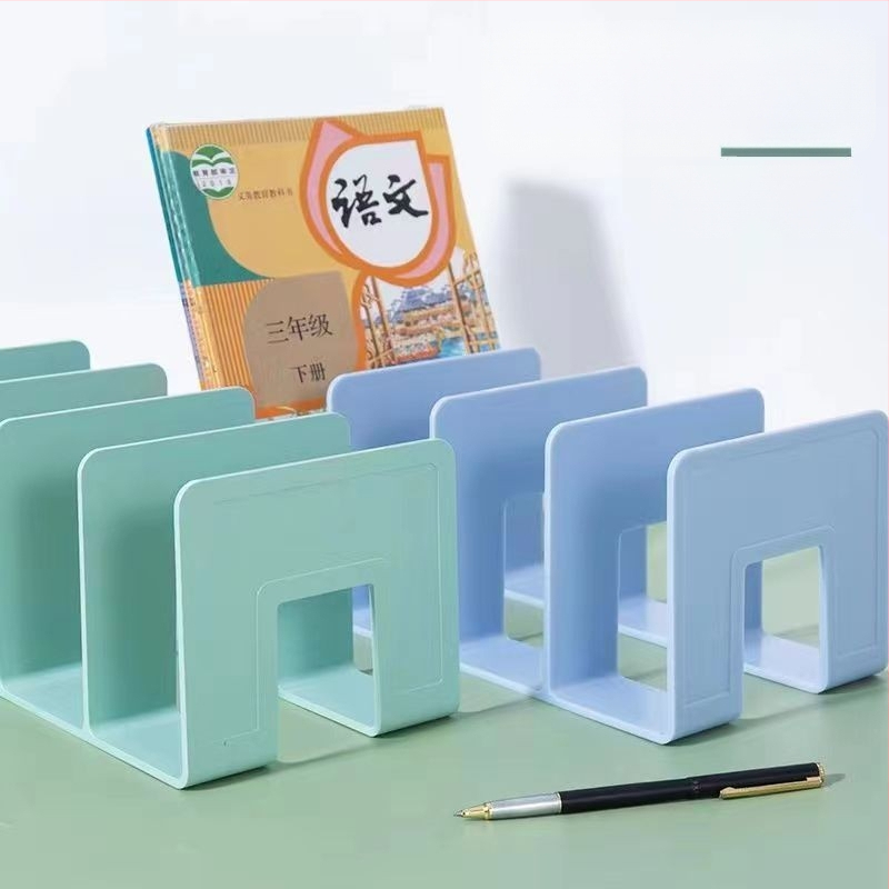 Plastikinis vertikalus failų laikiklis su keturiais skyreliais biurui