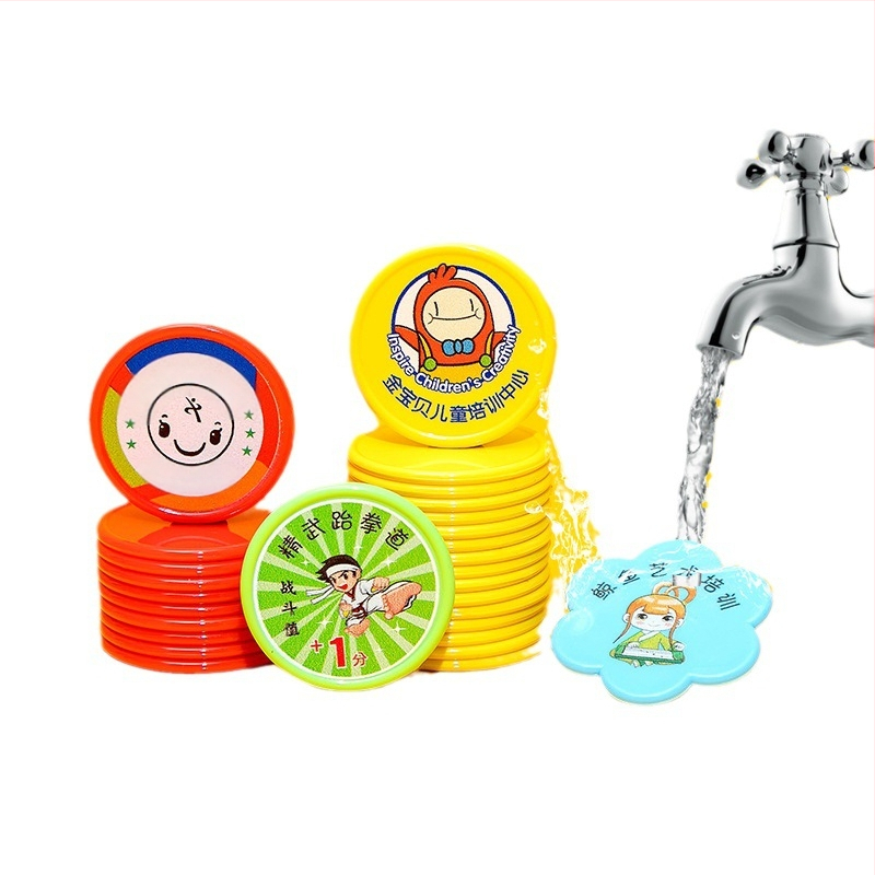 Plastist auhinnatokenid lastele — PS materjal, karp 10 000 tk, kiibi spetsifikācijas, kohandamine saadaval