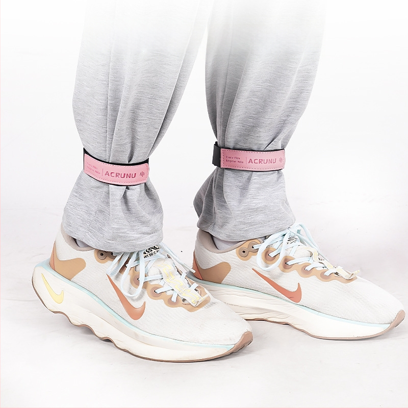 Acrnu Dviračio kojų rankovės su reguliuojamomis sagtimis – nailonas/polisteris + oda, svoris 12 g