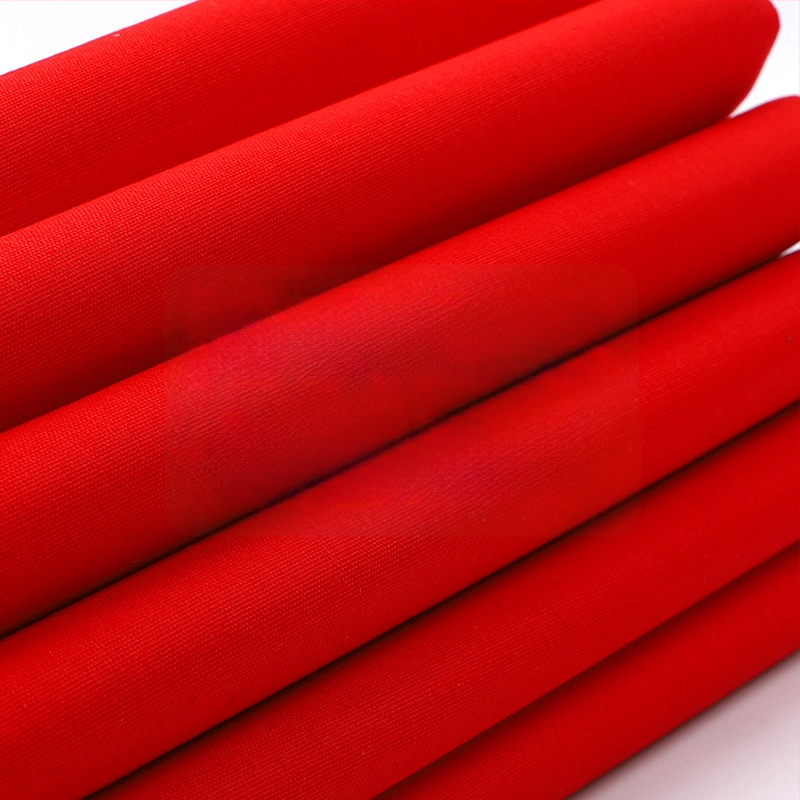 Dekoratyvinė audinys, 65% medvilnė, 35% poliesteris; dažymas; tie-dye modelis; rankų mezgimo efektas.