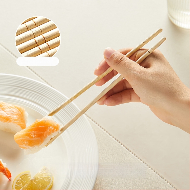 Vienkartiniai bambuko lazdelės, individualiai supakuotos; 100 porų dėžutėje; Medžiaga: Moso bambukas; Mikrobangų krosnelė netinka; Logotipo spauda įmanoma; Personalizavimas galimas