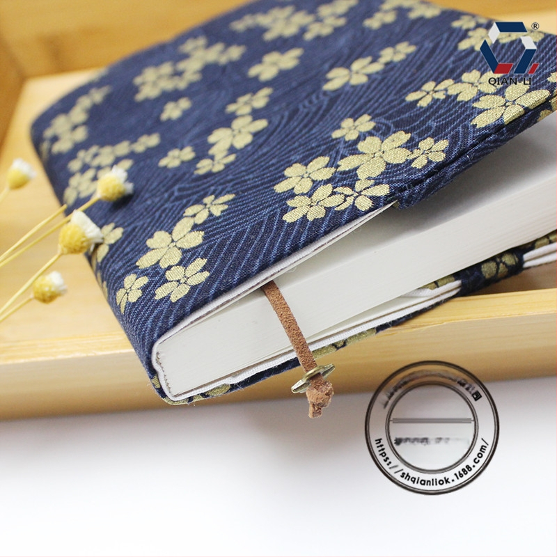 Rankų darbo audinio knygos viršelis užrašų knygelėms, bronzinių gėlių siuvinėjimas, reguliuojamas