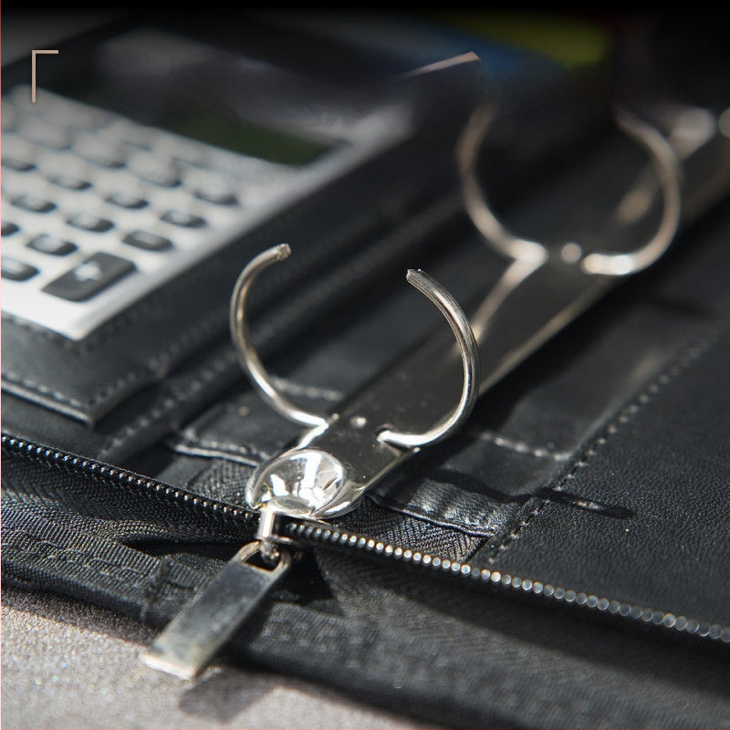 Odinė A4 byla su užtrauktuku ir vienu tvirtu klipu, Modelis: A4 folder, Plokštės storis 1,5 cm, Nugaros plotis 1,5 cm