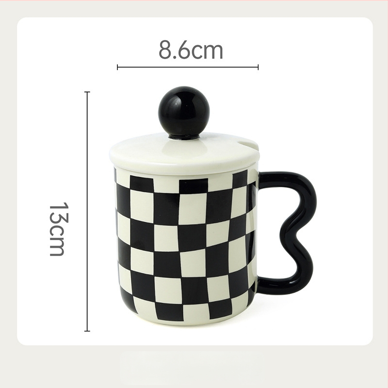 Keraminė puodelis su dangteliu su šachmatų raštu — nišinis stilius