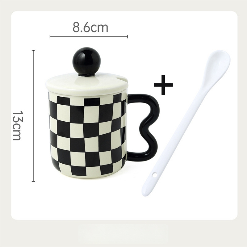 Keraminė puodelis su dangteliu su šachmatų raštu — nišinis stilius