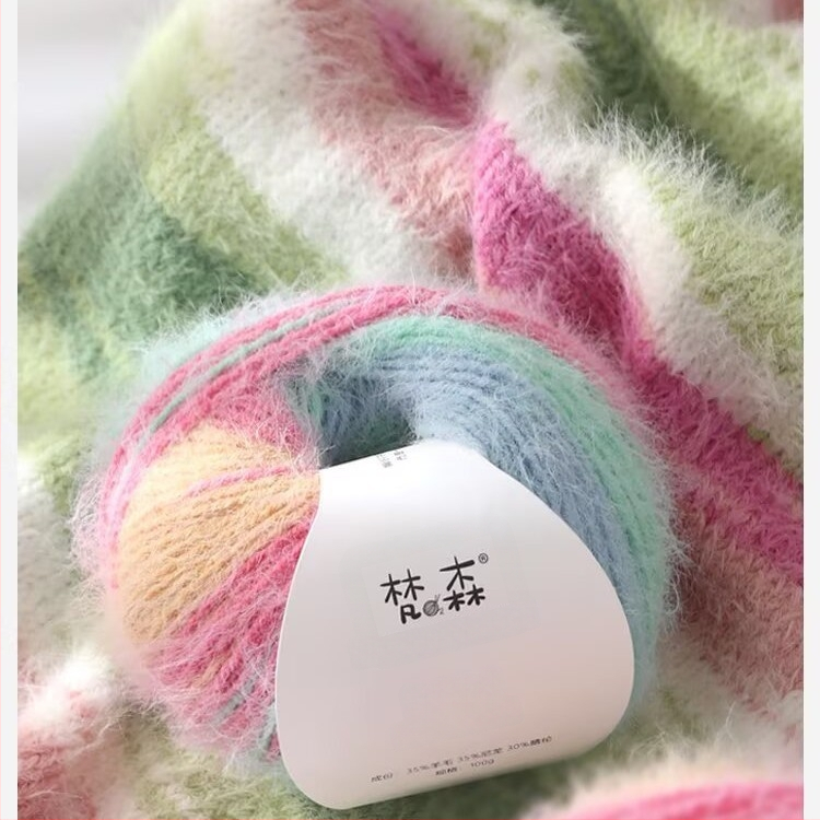 Rankų darbo megzta kepurė, šalikai ir lakatas – mišri siūlai; žiedinis verpimas; grupinis siūlas; Prekės ženklas: Van sen