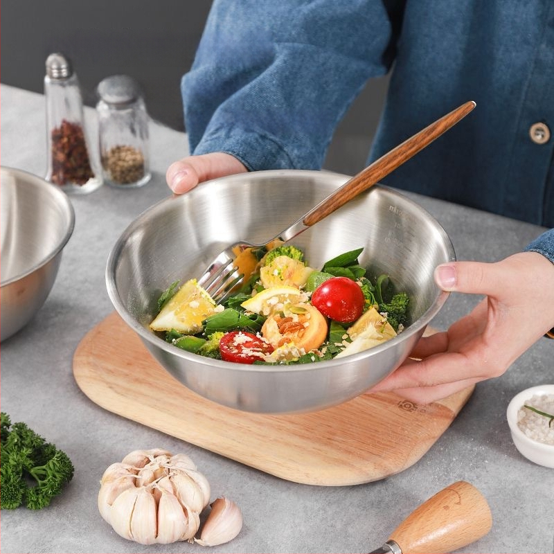 Nerūdijančio plieno baseinas su integruota skale, skirtas daržovėms plauti ir tešlai minkyti — apvalus virtuvės dubuo