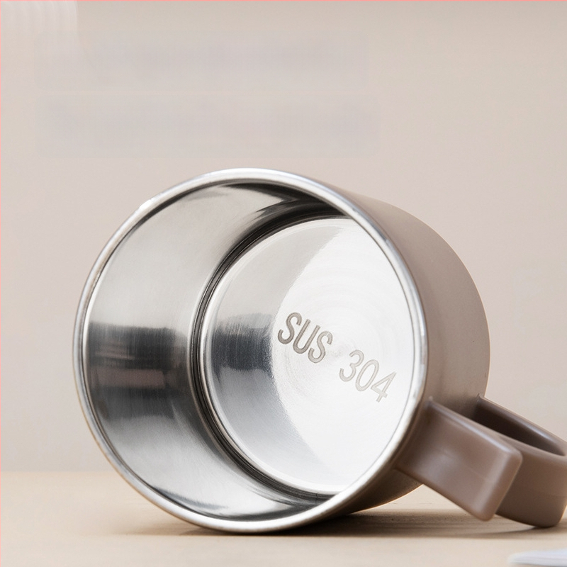 KEBI 304 nerūdijančio plieno dviejų sienų izoliacinis vandens puodelis su PP dangteliu