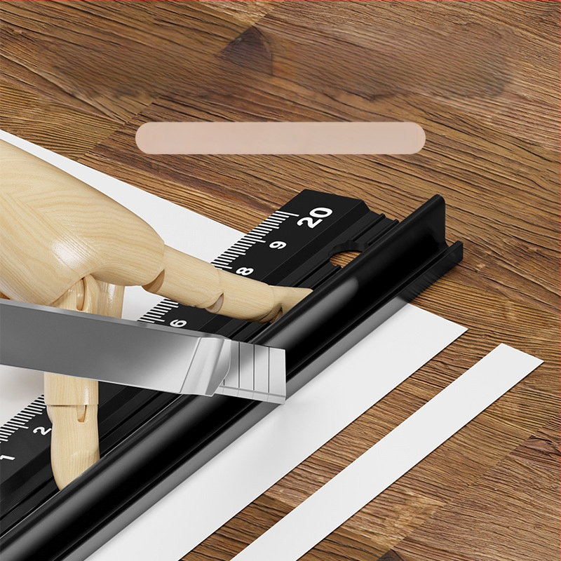 Cassiolo aliuminio lydinio liniuotė piešiniams – sutirštėtas korpusas, apsauginis kraštas, piešimo vadovas