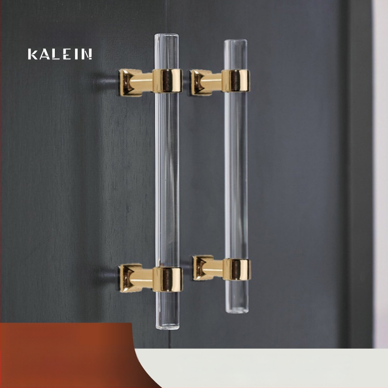 Spintelės durų rankenėlė – Modelis 96 • Medžiagos: akrilas, cinko lydinys • Stilius: šiuolaikinis minimalistinis • Pritaikymas: spintelės durims