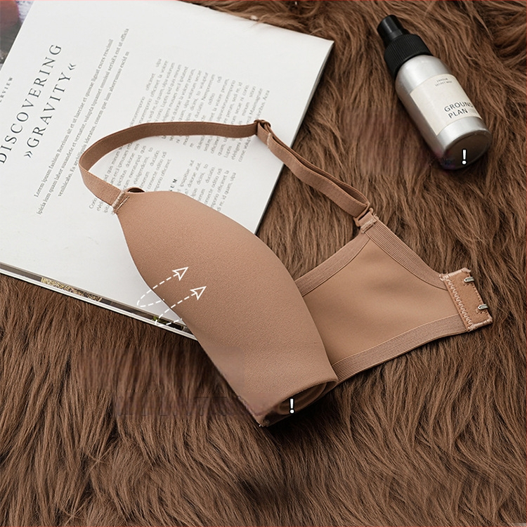 Be siūlių bevielė liemenėlė su 3/4 kupolais, molduoti kupolai iš nailono, pagrindinis audinys nailonas-elastanas, fiksuotos dvigubos pečių juostos ir dvigubas nugaros užsegimas