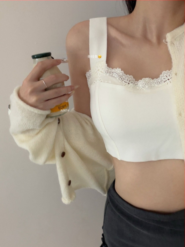 A005 Liemenėlė – Prancūziško stiliaus, nėrinių puodeliai, pilno puodelio, push-up, nailonas 80–90%, pamušalas poliesteris, žiemos sezonas