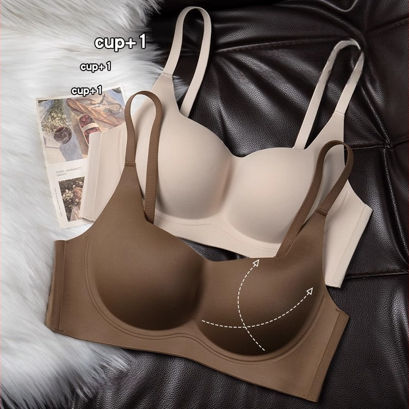 Kvadratinės kaklo liemenėlė, be siūlių, minkšta atrama, formuoti košyčiai su plonu viršumi ir storesniu apačia, pagrindinis audinys – nailonas, užpakalinė sagtis su keturiais kabliukais