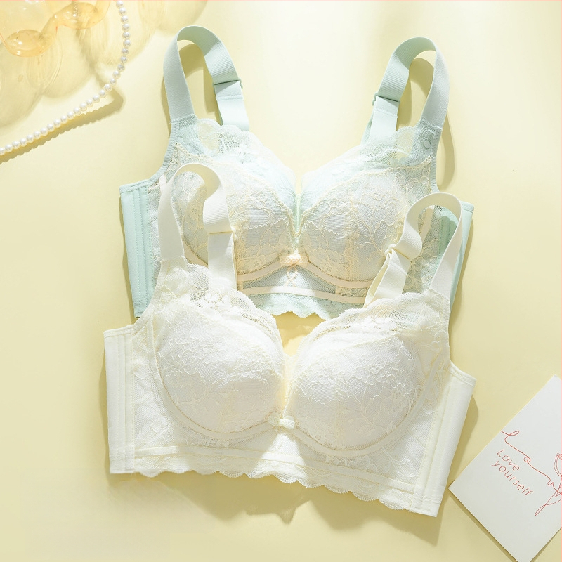 Nėrinių be vielos liemenėlė, 3/4 kupras, plonas formuojamas kupras, reguliuojamos petnešėlės, gale užsegimas su keturiais kabliukais, kvėpuojanti ir palaikanti